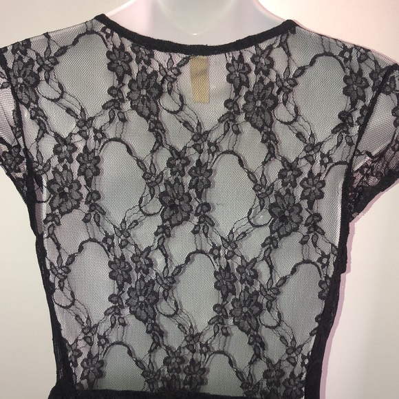 Black lace dress-zips all the way up! - Picture 5 of 8